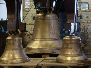 Restauració de les campanes al taller de l´empresa 2001