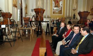 El presidente de la Diputación de Valencia junto al alcalde en el acto de bendición de las campanas