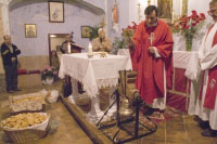 El párroco de Bocairent bendice la campana restaurada