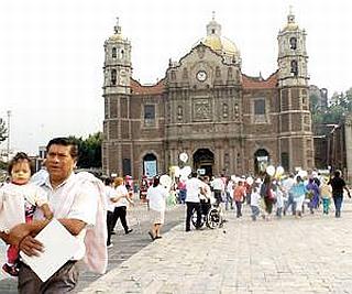 La antigua Basílica permaneció cerrada entre 1979 y 2000, para frenar su hundimiento que hasta este año había alcanzado los 3.80 metros. Foto: El Sol de México