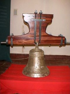 Las campanas restauradas preparadas para su transporte a Requena. Foto LLOP i BAYO, Francesc (21/12/2002)