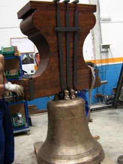 La campana en el proceso de restauración - Foto 2001 TÉCNICA Y ARTESANÍA S. L.