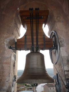 La campana després de la seua restauració