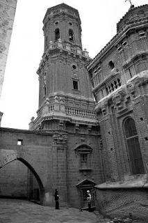 Imagen del campanario desde una zona elevada de la Catedral