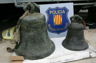 Una de las campanas pesa 144 kilos y la otra 57 - Autor: LLURBA, Vicenç