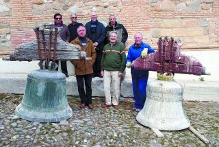 Imagen de dos de las cinco campanas de la basílica del Romero de Cascante retiradas ayer - Autor: VILLAFRANCA, Rafael