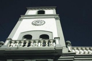 La torre de la Casa de Cultura de Figueras con la esfera principal del reloj - Autor: CASCUDO, T.