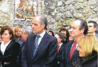 El presidente del Consell junto a Ripoll y Trinidad Miró - Autor: A.P.F. - Levante-EMV