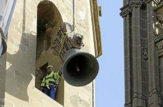 Bajada de una de las campanas de la Catedral de Huesca - Autor: BLASCO, Javier