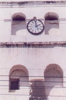 Vista de cerca del reloj de Comayagua - Autor: LETONA RIVERA, Juan Carlos