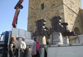 Las tres campanas donadas a su llegada al santuario de Rosinos de Vidriales. - Autor: CASQUERO, Miguel Ángel