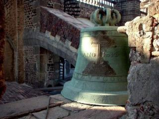 Histórica campana de la Catedral del México - Autor: OSORIO, Luis Miguel
