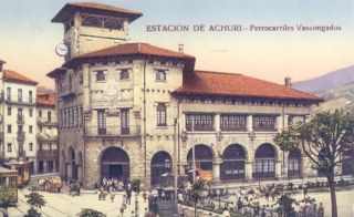 La estación de Atxuri, cuenta desde 1913 con un campanario, detalle poco frecuente en las terminales ferroviarias