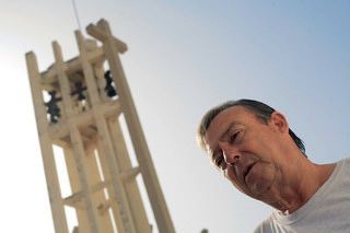Juan Vicente Roig sigue con su pretensión de acabar con las campanadas de la Parroquia del Mar - Autor: NAVARRO, Guillermo