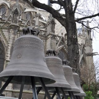 Retour des anciennes cloches de la tour Nord - Autor: NOTRE DAME DE PARIS