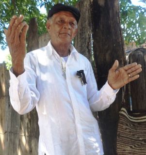 Durante 61 años Carmelo Quiroz se ha dedicado a tocar las campanas de la iglesia de su pueblo que ha sido noticia por la muerte de su hijo querido Calixto Ochoa. - Autor: RINCÓN VANEGAS, Juan