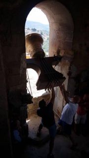 Primera actuación de los campaneros en la torre de la iglesia de Villar del Arzobispo, el pasado 14 de agosto, víspera de la Asunción - Autor: AVAN