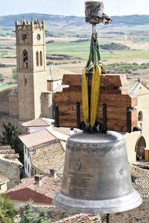 Vista de la campana sobre el pueblo de Artajona.  - Autor: LARRASOAÑA, Iranzu / DIARIO DE NOTICIAS