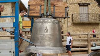 Momento en el que la nueva campana llega a Artajona desde Cantabria - Autor: ASOCIACIÓN DE BANDEADORES DE ARTAJONA