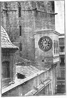 El reloj visto desde la calle del Micalet