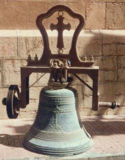 Campana Santa María antes de la restauración con el yugo metálico,18 de julio, 2000 - Autor: TORREGROSA, Antonio