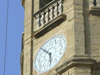 Rellotge de la cara sud-est del campanar de l'església de Calaf - Autor: anoiadiari.cat