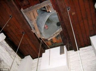 It tolls for thee: The huge bell which crashed through the ceiling of a church in Kilmersdon, Somerset, after a group of bellringers aged up to 90 gave it a hefty tug. Another of the bells is said to be 'hanging by a thread' - Autor: SWNS