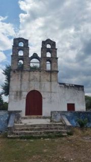 Las torres de la iglesia de San Cristóbal, en el municipio de Hocabá, permanecen desnudas tras el robo de las campanas - Autor: GROSJEAN, Sergio / SIPSE