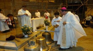 Monseñor Zanchetta, durante la bendición de las campanas en la Catedral de Orán - Autor: CORRESPONSALÍA