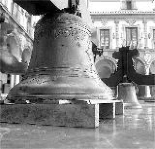 Las campanas se expondrán en la Diputación. Fotografía JOSÉ MARTÍNEZ (2003)