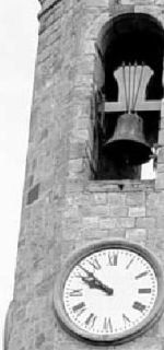 una imatge del campanar de l’església des d’on Miquel feina sonar les campanes