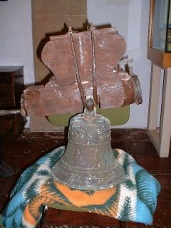 Fotografía de la campana gótica musealizada - Foto 2001 TÉCNICA Y ARTESANÍA S. L. L. (2003)