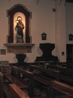 Les campanes exposades en la nau del temple. Foto LLOP i BAYO, Francesc (21/11/2003)
