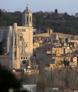El Barri Vell de Girona ha recuperat aquesta nit el toc horari nocturn de les campanes de la catedral, que es va aturar fa mes d'un mes i mig per la demanda d'un veí - Autor: LLADÓ, Manuel / EL PUNT AVUI