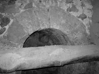 (Figura 6) Arco Románico de Piedra, antiguo acceso a la iglesia de San Esteban desde el interior de la Torre. - Foto Daniel SANZ PLATERO (2008)