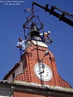 Bajada la campana de la Villa de la torre del Ayuntamiento - Foto ARRANZ SANTOS, Carlos