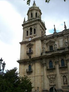 Torre norte, en la que se encuentran las campanas y el reloj de la catedral de Jaén.(WIKIPEDIA)