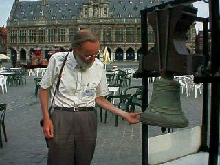 André LEHR i el campanomòbil en Leuven