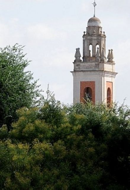 Fátima. Aunque el campanario de esta iglesia, en la Circunvalación, es uno de los más vistosos y representativos de la ciudad, sus campanas son «de adorno» y no se utilizan - Autor: PODIO, Manuel