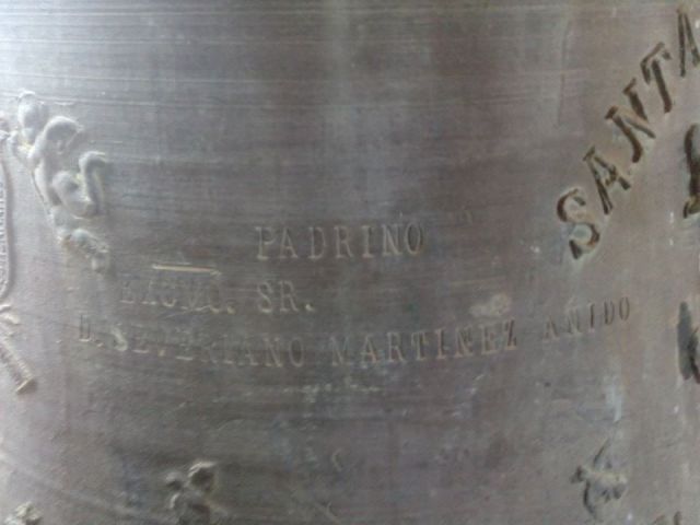 Inscripció amb el nom del padrí de la campana Santa Bàrbara” - Autor: MARTÍNEZ, J.