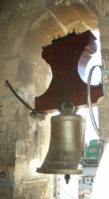 La campana restaurada - Foto RELOJERÍA VALVERDE S. A. (2002)