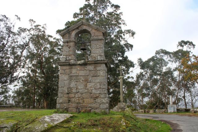 Espadana exenta de Santa Baia da Espenuca, (Coirós, A Coruña)