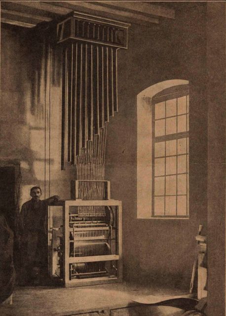 Vue générale d'une installation de carillon tubulaire