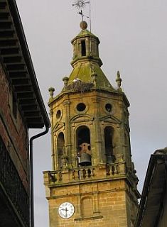 La inclinación se aprecia desde la plaza Nueva