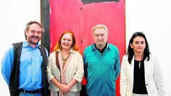 Llorenç Barber, entre Asunción Pérez Cotarelo y Yolanda Romero, acompañado por uno de los músicos que colaborarán con él. - AUTOR: ARIAS, Jesús