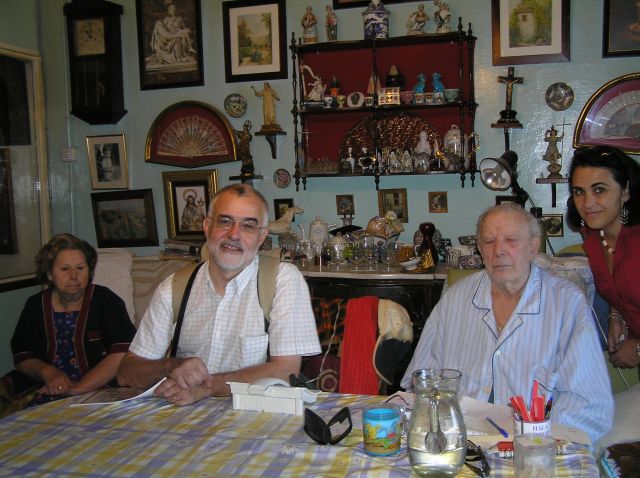Juan Carlos Garzón en el interior de su vivienda.