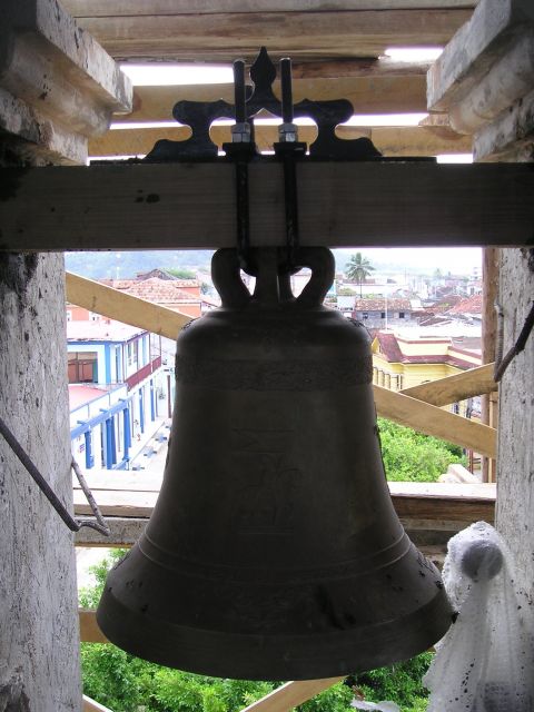 Campana en proceso de instalación - Autor: GÓMEZ JIMÉNEZ, Francisco (INDUSTRIAS MANCLÚS S. C. V.)
