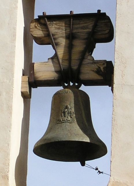 La campana ubicada en la seua espadanya - Autor: SEGURA MARTÍ, Josep Maria (Museu Arqueològic d'Alcoi)