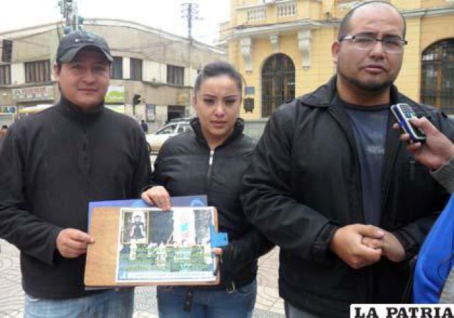 Jóvenes que quieren que la población comparta la peregrinación de la imagen de la Virgen del Socavón - Autor: LA PATRIA