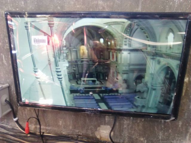 Seguint la litúrgia amb càmera i televisió - Autor: CAMPANERS DE MOIXENT